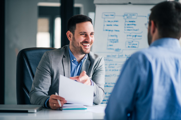 Con este contenido de curso profesional el alumno aprenderá a poner en funcionamiento los mecanismos necesarios para resolver la falta de personal, abarcando una identificación de necesidades y buscando siempre la optimización de los recursos, así como de los tiempos invertidos.