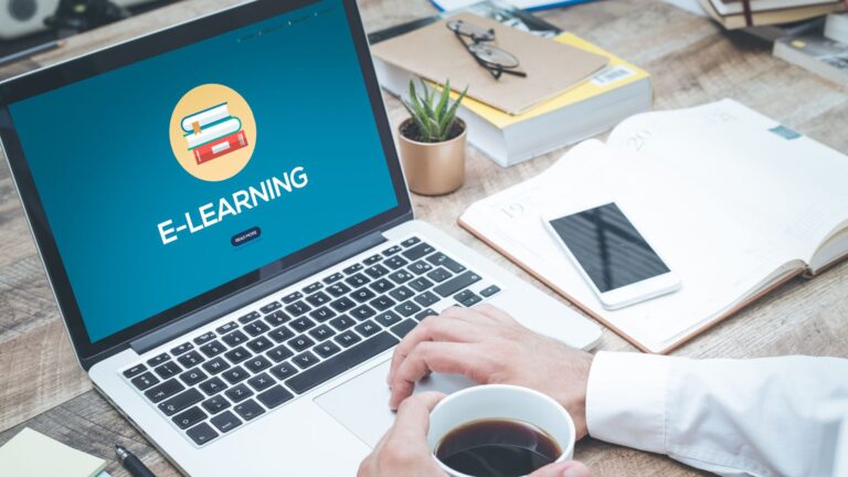 ¿Deseas capacitar a tu equipo de manera eficiente y flexible? Descubre el e-learning, la revolución del aprendizaje en Colombia. Aumenta la productividad, reduce costos y mejora la retención de conocimiento. ¡Lee y empieza hoy mismo!